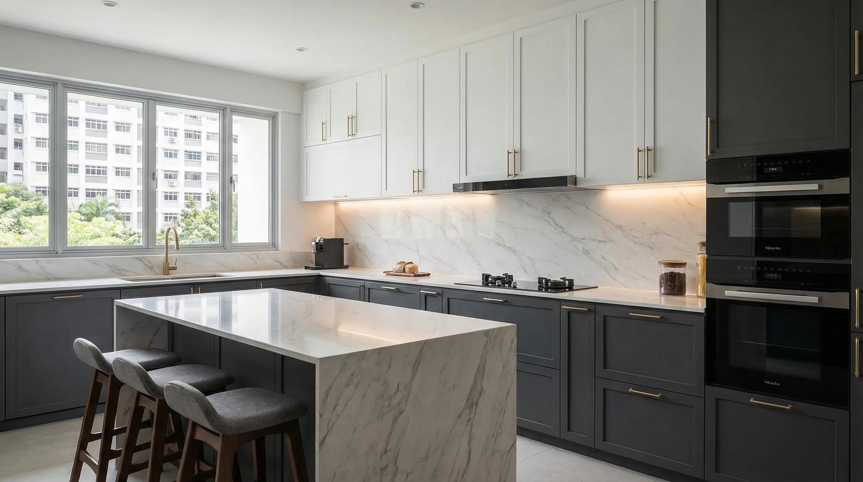 Bishan Ridges premium dual-tone kitchen with marble backsplash
